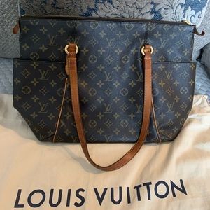 Louis Vuitton shoulder bag
